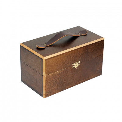 Набор обувной косметики Saphir в деревянном ларце с ручкой из кожи (11 предметов).